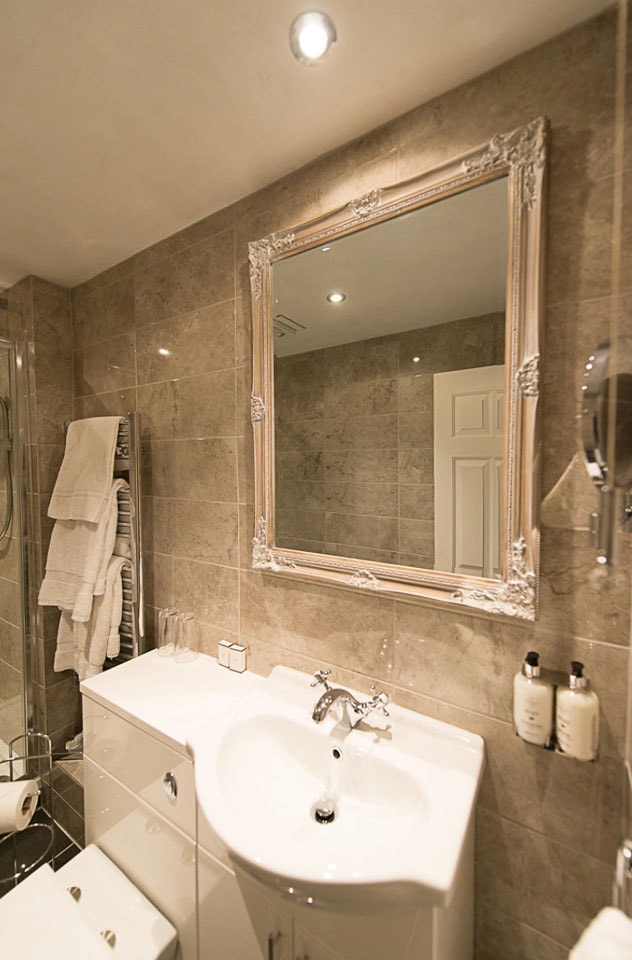 Gainsborough Suite bathroom