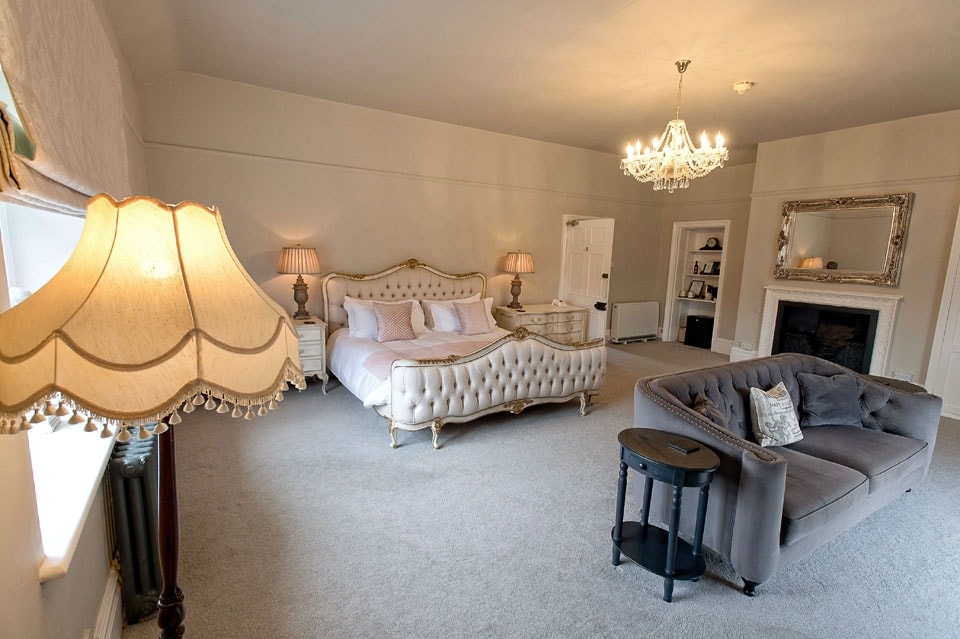 Gainsborough Suite bedroom and seating area
