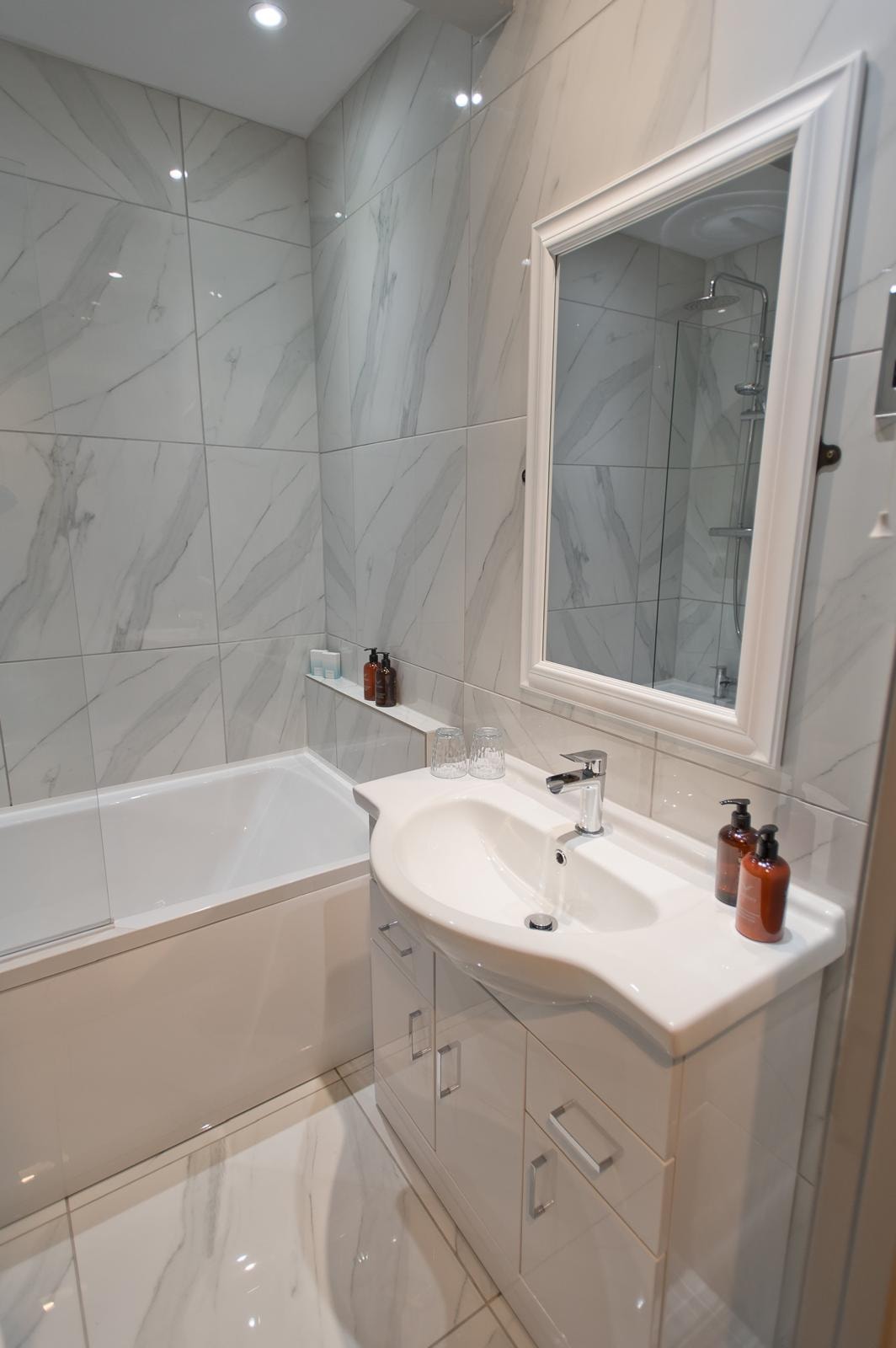 Tennyson Suite ensuite bathroom