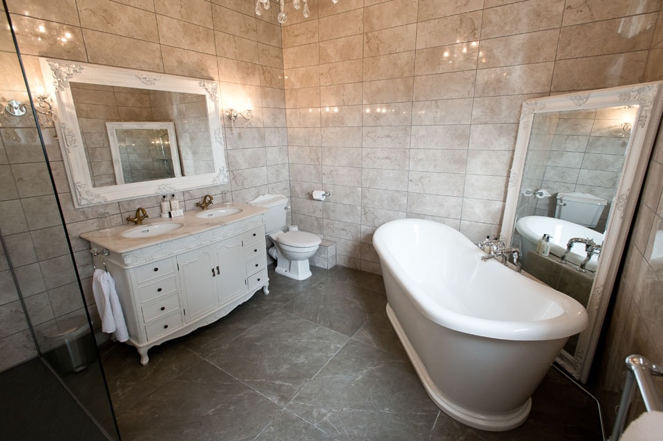 Wordsworth Room ensuite with roll-top bath and double vanity